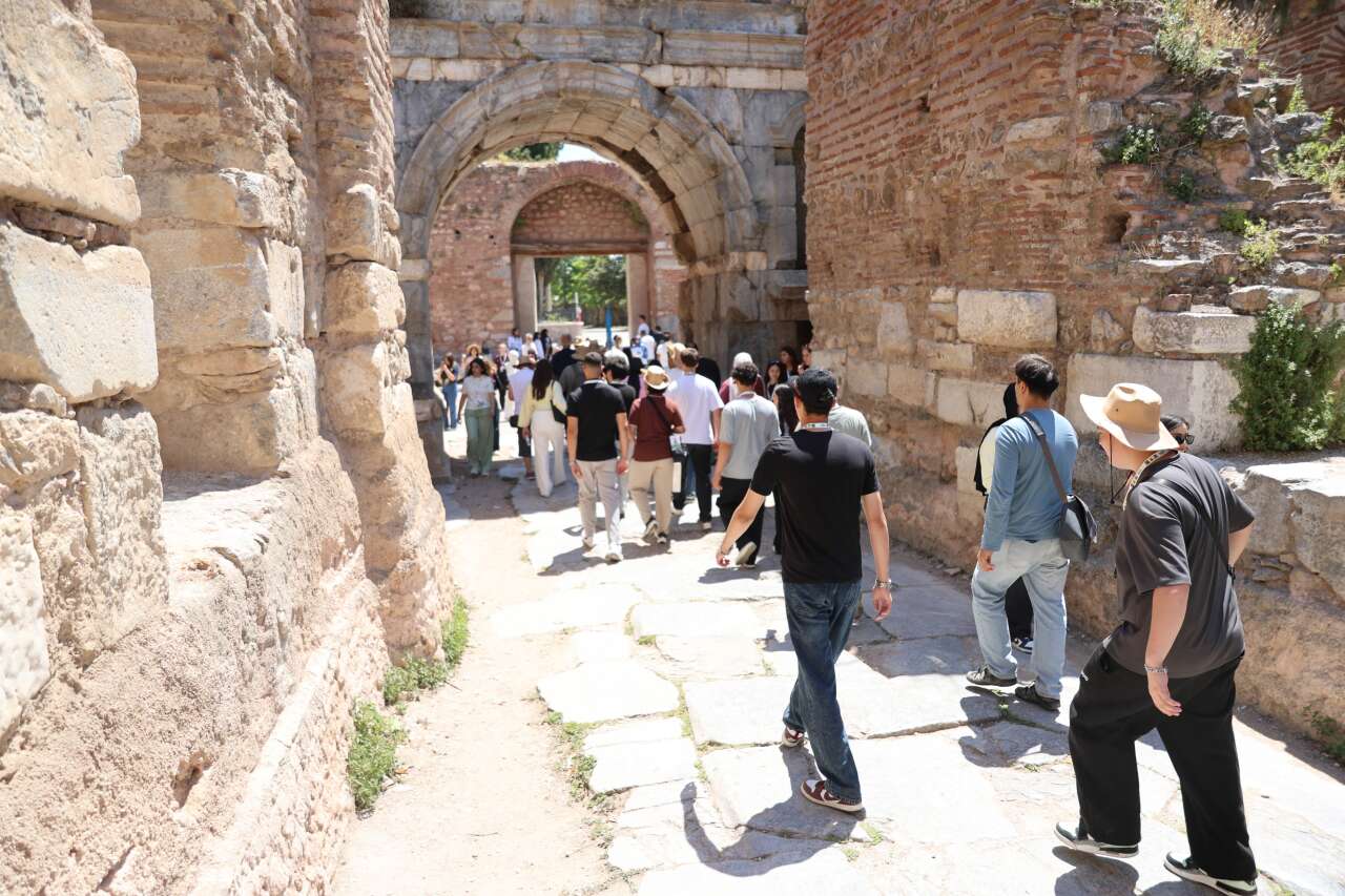 Kitabı okuyan, sınavı geçen YHT ile gidiyor! Konyalı liseliler kuruluşun şehrinde 4